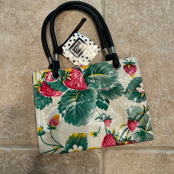 Flee Bag Mini In Strawberry Print - Picture 5 of 5